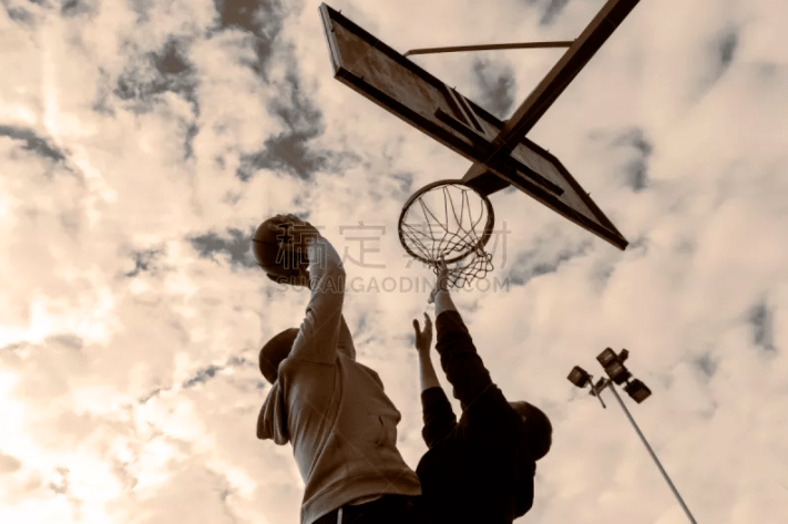 拉菲尼亚点射亚马尔破门 巴萨2-0比利亚雷亚尔